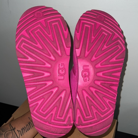 Pink Uggs 💕 - Picture 4 of 6